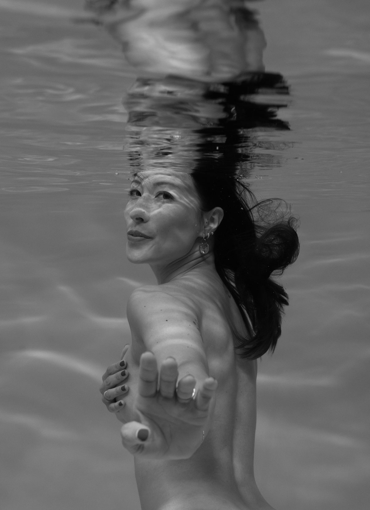 Nini-NBWEB photographe sous l'eau en noir et blanc